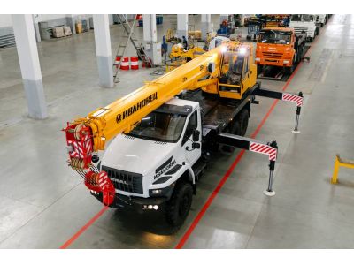 Автокран КС-45717-2М (стрела 22 м)