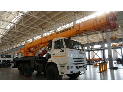 Автокран КС-45717К-3Р AIR